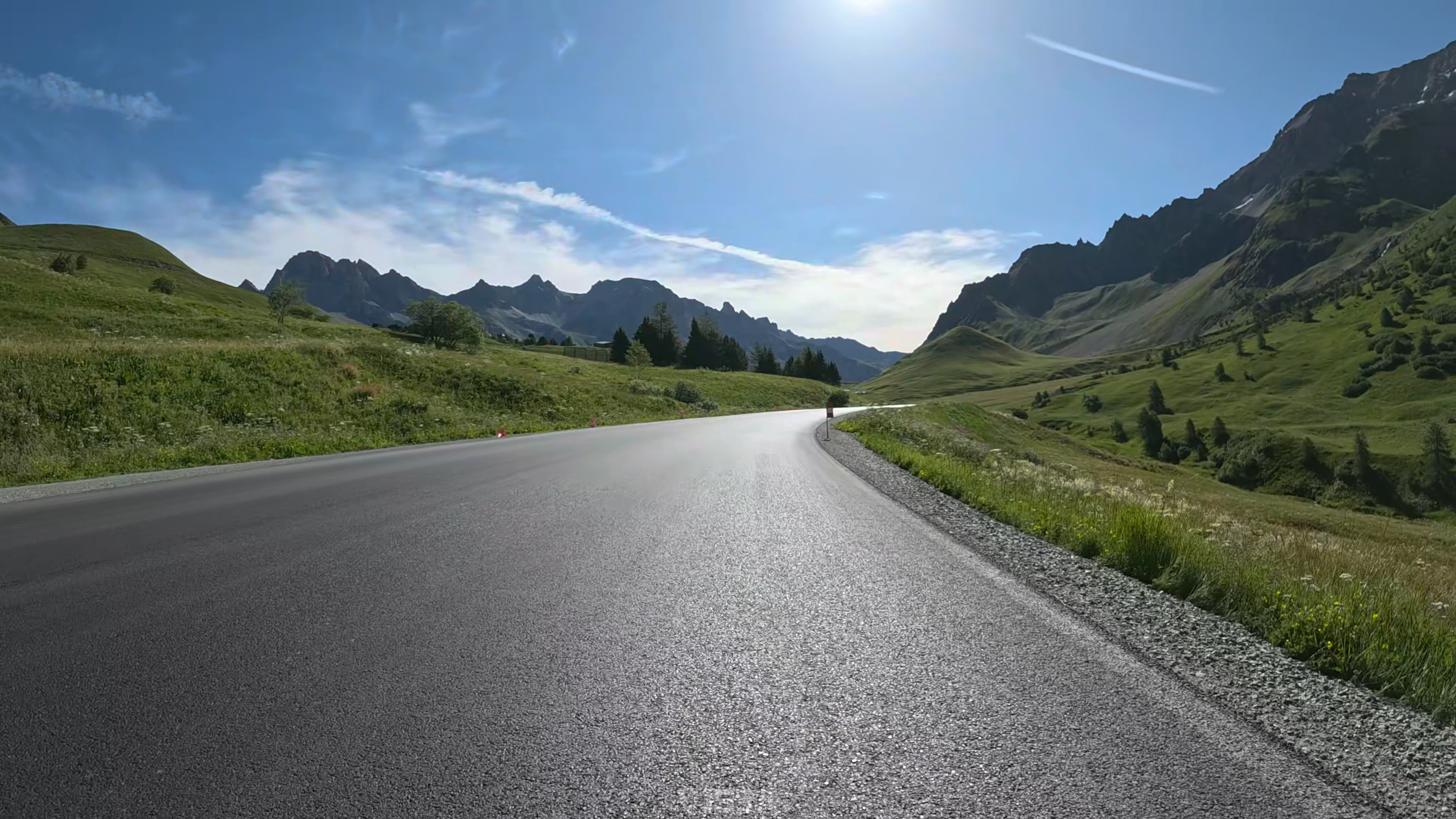 Indoor cycling rides on real filmed roads | Vieta